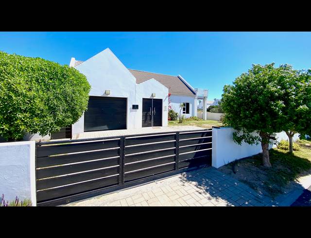 3 BEDROOM HOUSE FOR SALE IN GOLDEN MILE